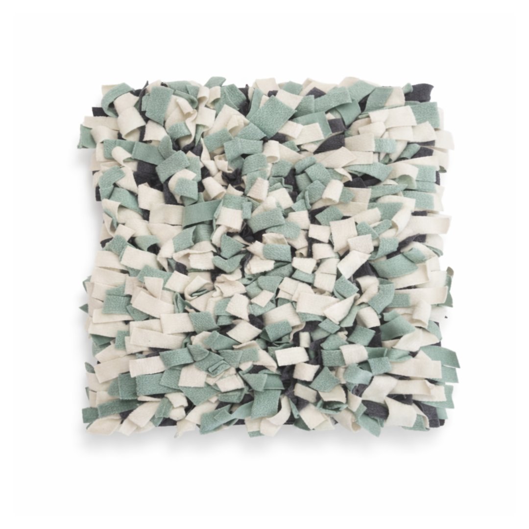 Alfombra olfativa para perro en tonos verde y beige de KeylaPets para estimulación mental y relajación.